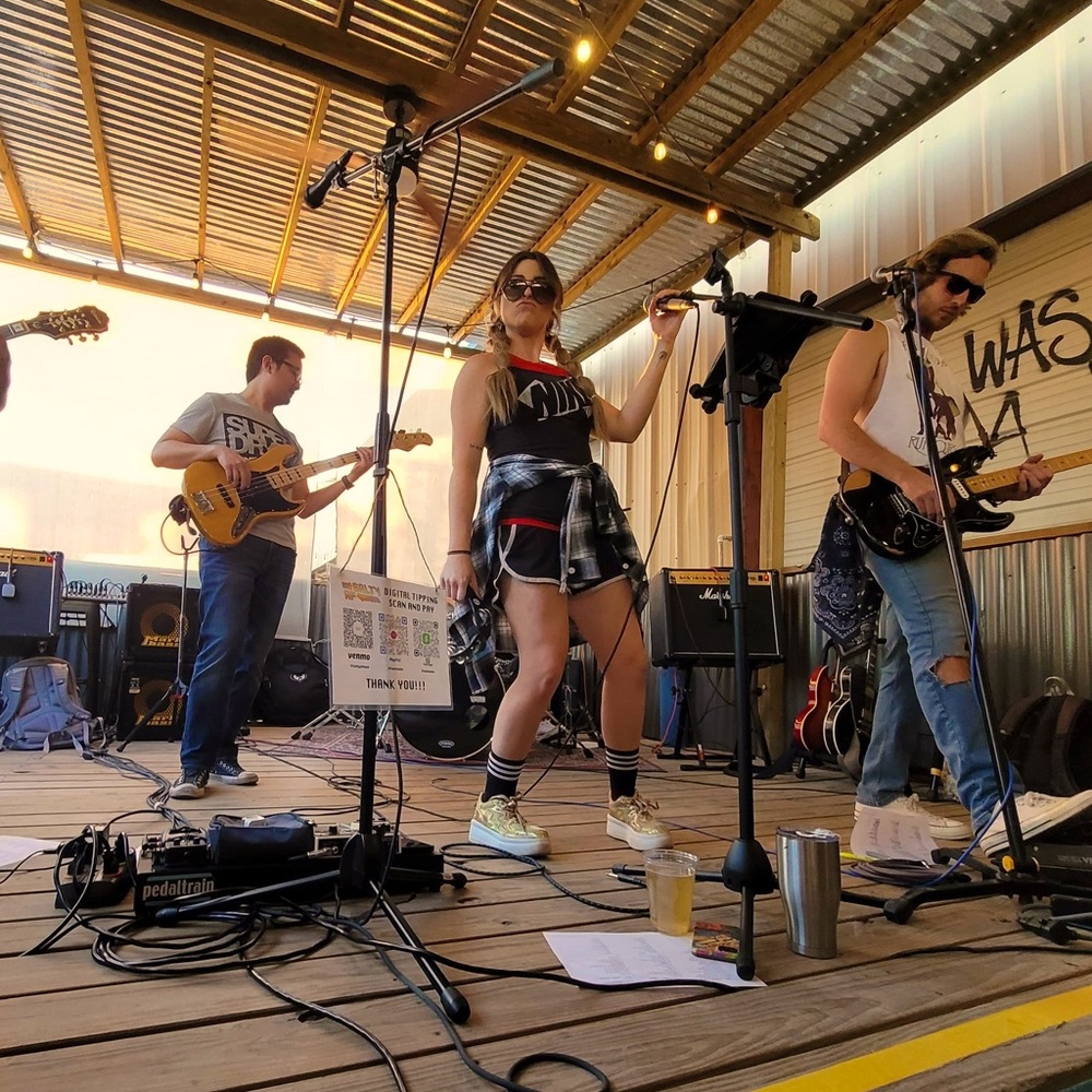 Hey I'm Lori - Nice to Meet Ya! ☮️🌈🦄👽🎸🎤🎹🌟